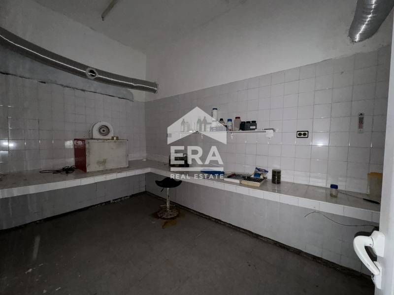 Продава се Промишлена сграда в с. Сталево, Област Хасково - 3000 кв.м за 117 €/кв.м - Снимка #2