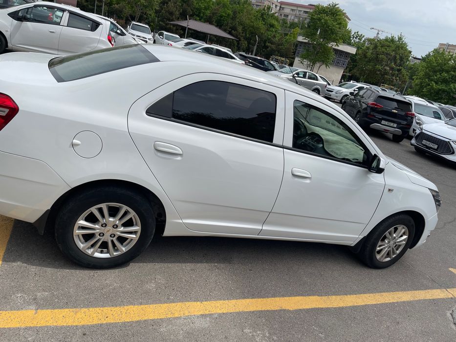 Продам  машину кобальт