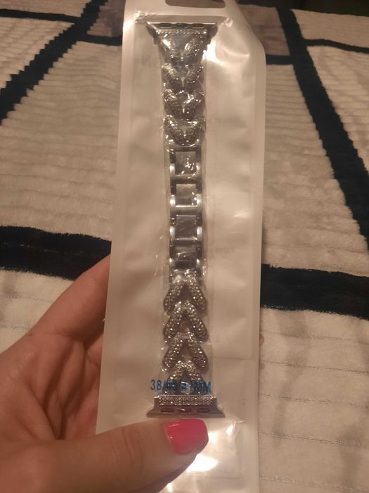 Два броя каишки за часовник