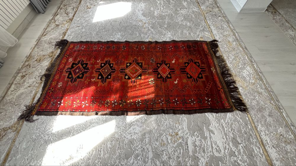 Продается ковёр ручной работы !