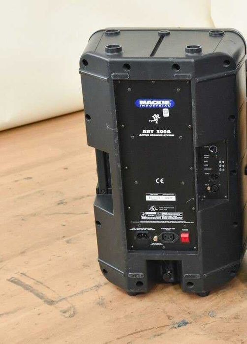 Новая модель безголовой электрогитары EMG. 500 у.е.