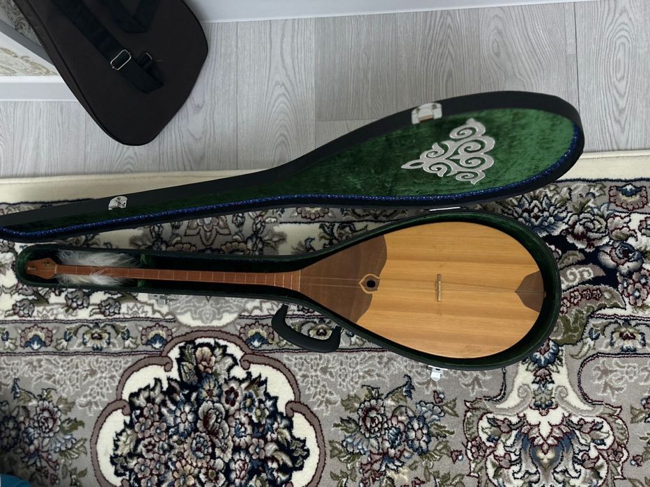 Домбыра сатылады кәсіби