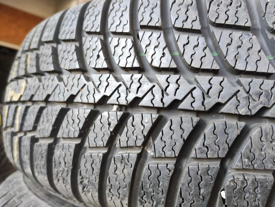 4бр Зимни гуми 185 65 15 - Kumho