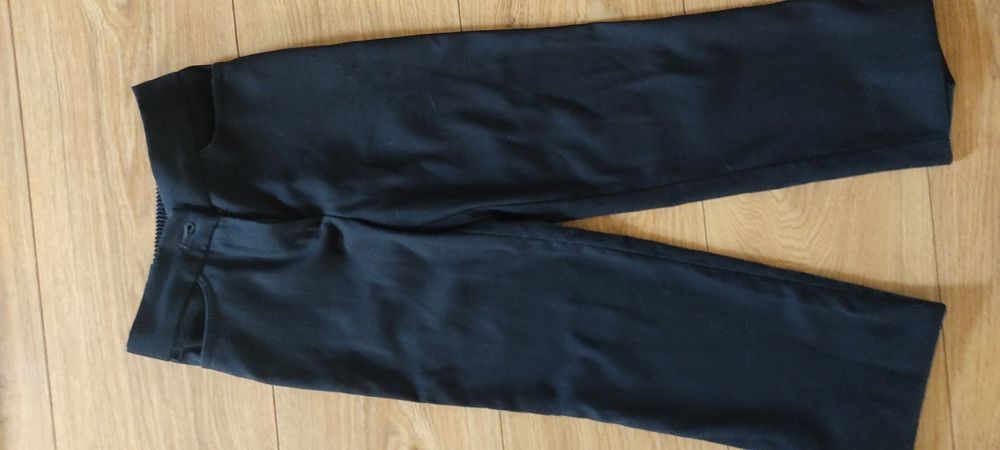 Продам школьную форму на девочку 116 ,122 см