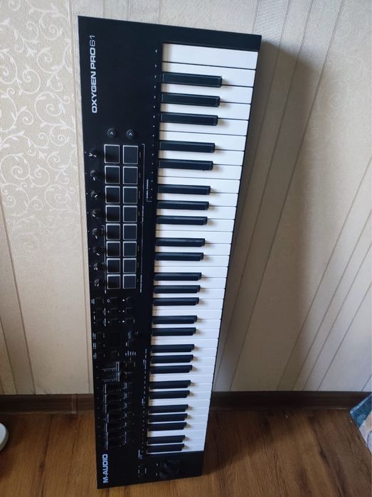 Синтезатор, MIDI-клавиатура, гитара + комбик