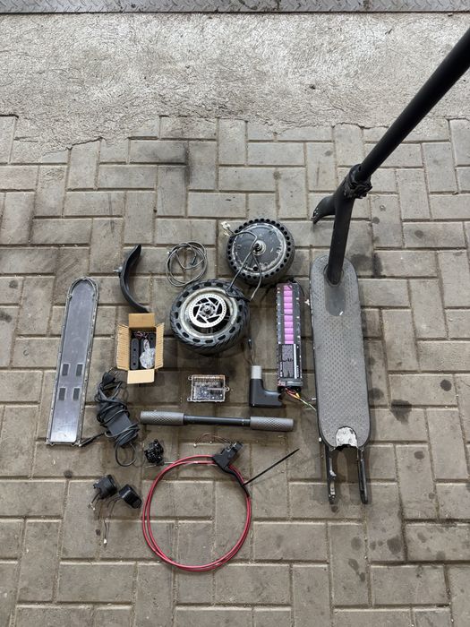 De vânzare trotinetă electrică Xiaomi M365 dezmembrată – pentru piese sau recondiționare