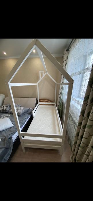 Детская кровать домик