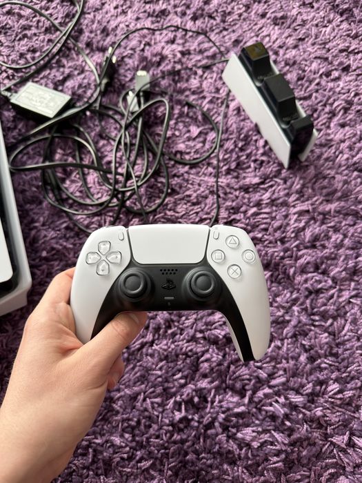 Playstation 5 (PS5) Disk 1TB (2023) + 6 jocuri si statie de incarcare
