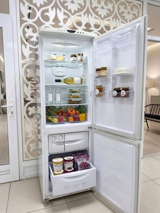 Холодильник Samsung