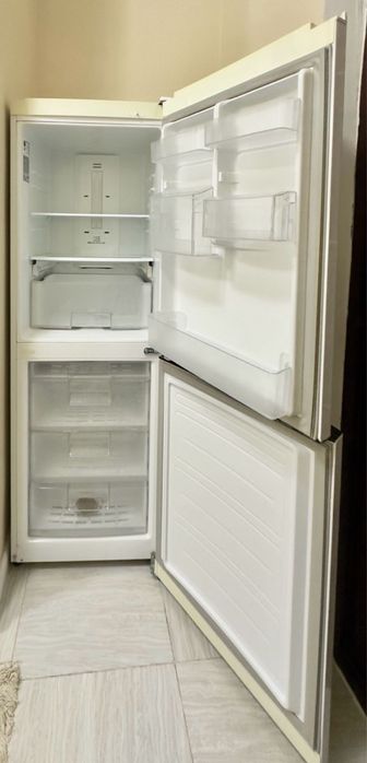 Срочно! Продам Холодильник LG