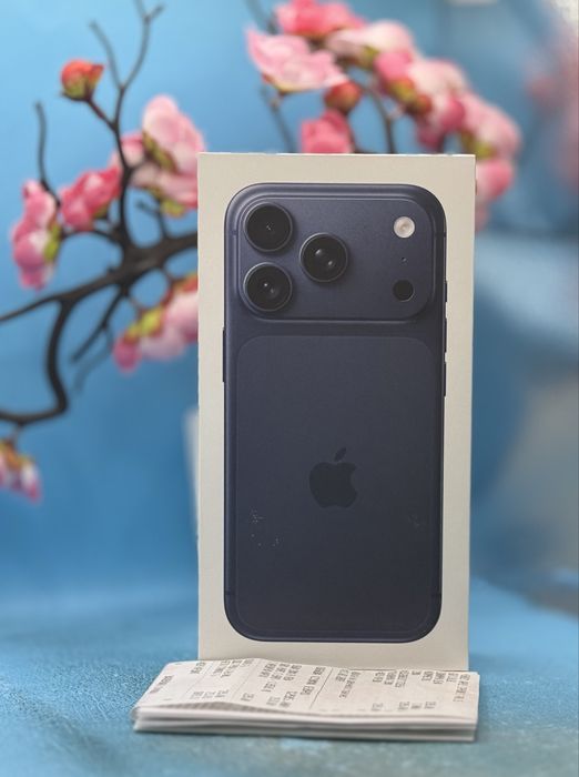 НОВ! Apple iPhone 17 Pro, 256GB, 5G, Deep Blue + подарък адаптер Apple