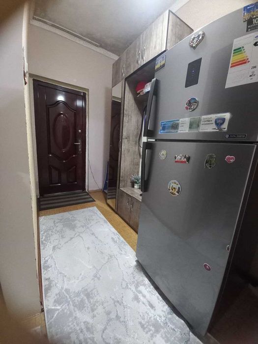 Продается квартира Сергели-5  1/9/9 сзади Торгового центра Golden Life