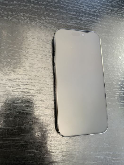 iPhone 15 Pro Black Titanium, iOS 26.1 - заключен с iCloud