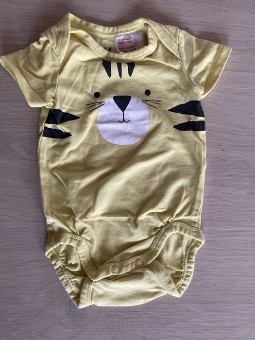 Vand lot haine baieti(2-4 luni) frumoase.