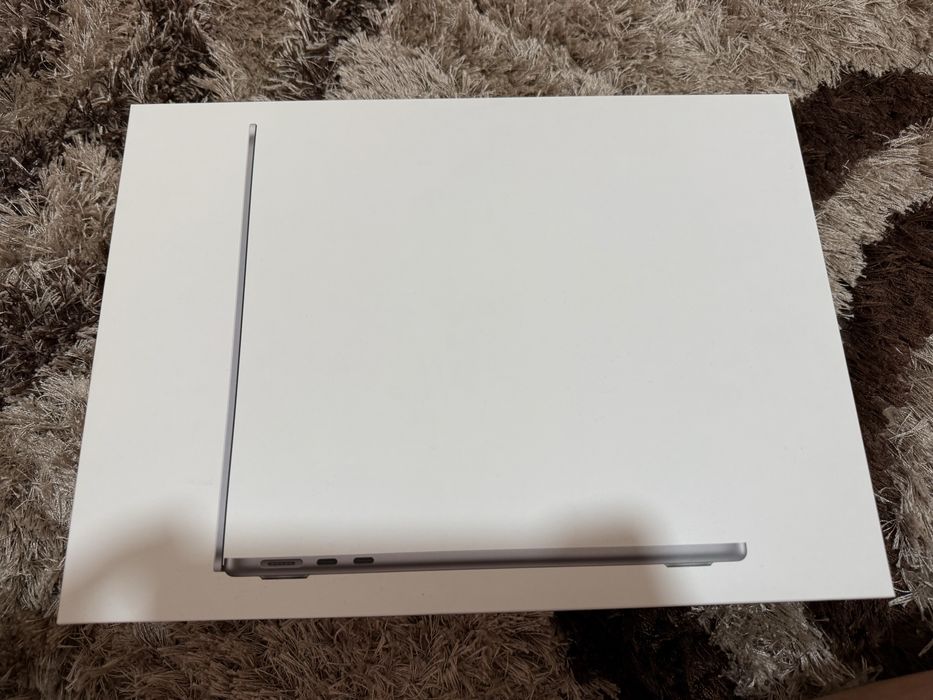 vand macbook air M2 ca nou
