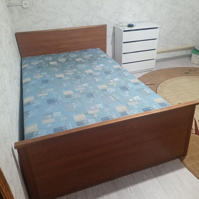 Кровать-полуторка.