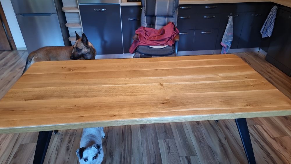 Трапеза маса от масив