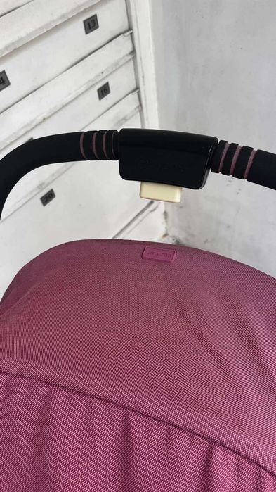 Продавам лятна бебешка количка Cybex розова на цвят