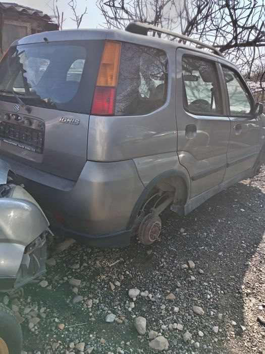 Продавам всички части за сузуки