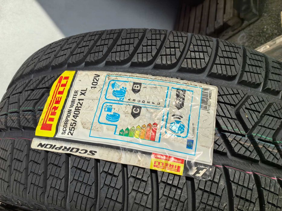 255/40/21 Пирели ДОТ 2020 г - Чисто Нови