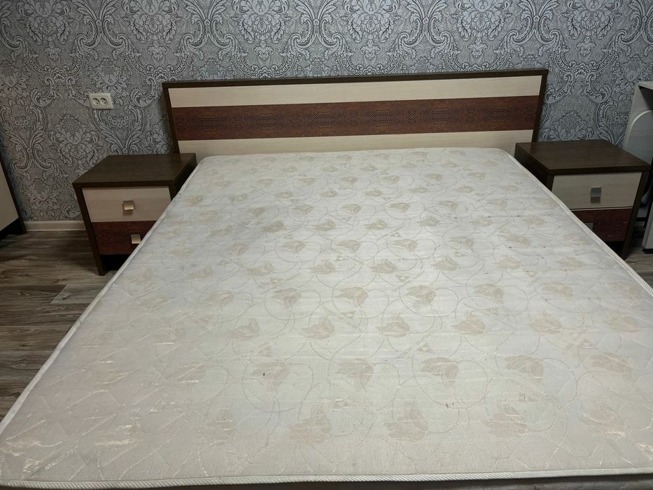 Продам спальный гарнитур