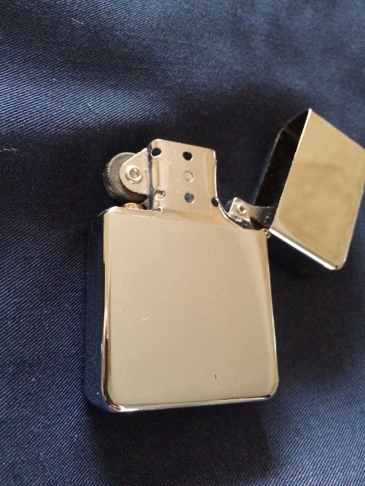 Зажигалка металлическая бензиновая