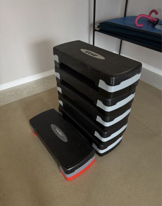 Степери за аеробика няколко размера и аксесоари за тренировки