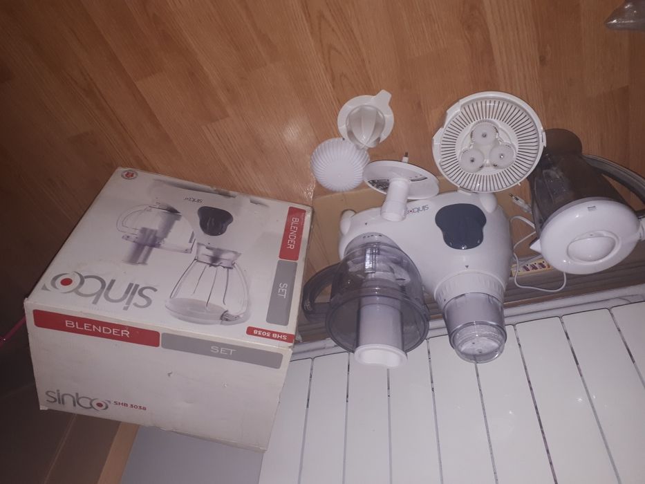 Vand robot de bucatarie cu 4 functii