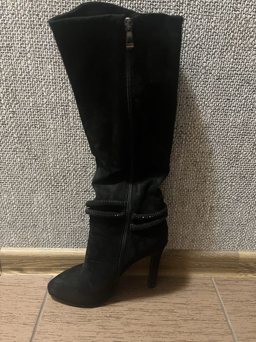 Елегантни ботуши от велур