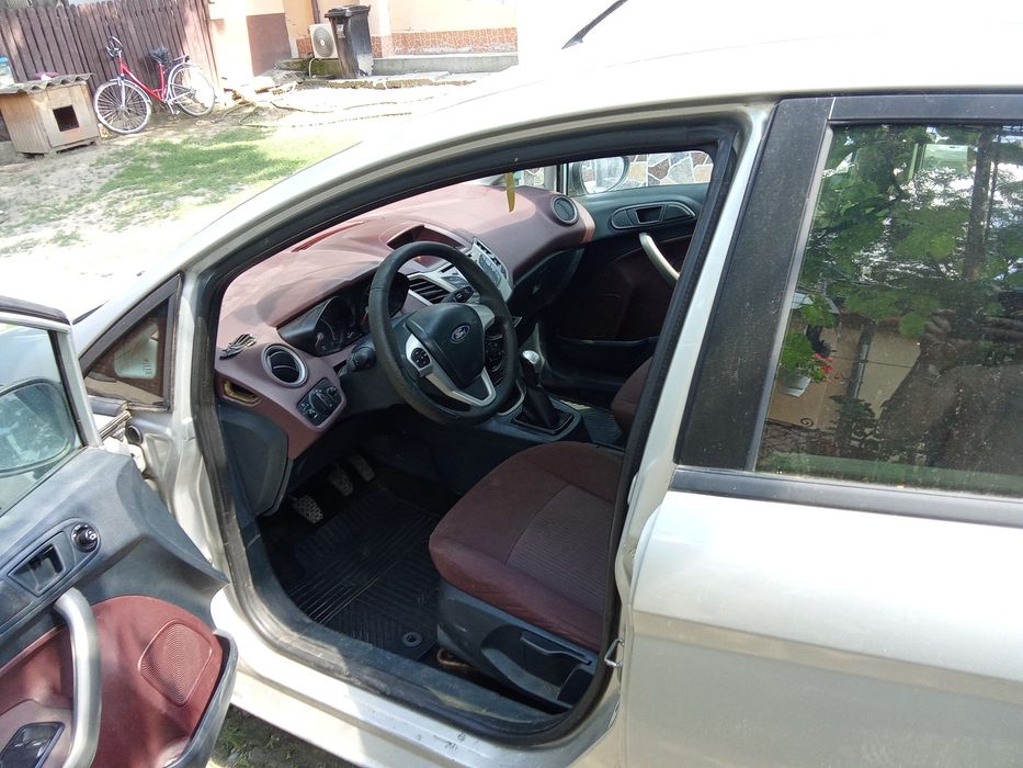 Ford fiesta 2010. Pentru piese sau reparatii.