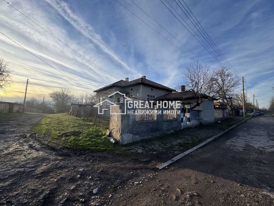 Къща с голям двор в с.Давидово