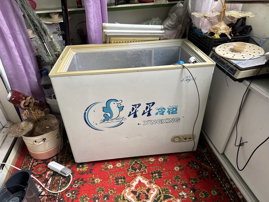 Morozilnik sotiladi xolati yaxshi qopqoqlari bor