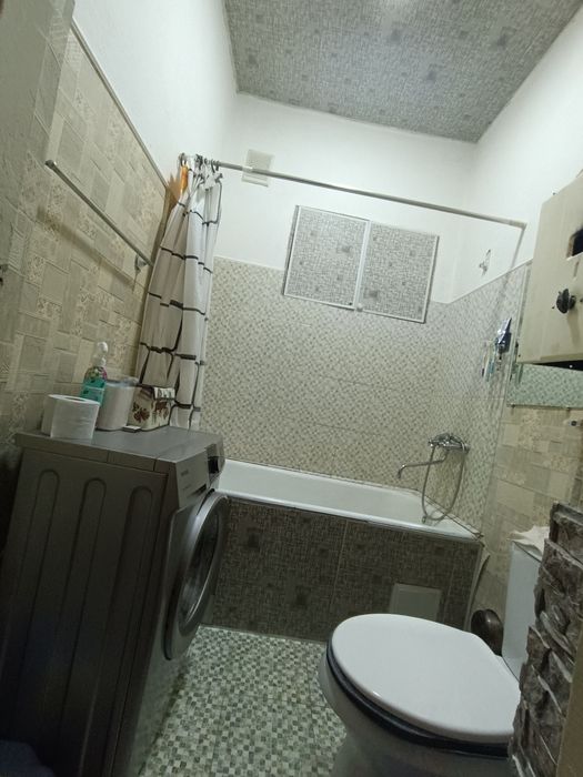 Срочно продается 4 х комнатная квартира в центре чирчика.