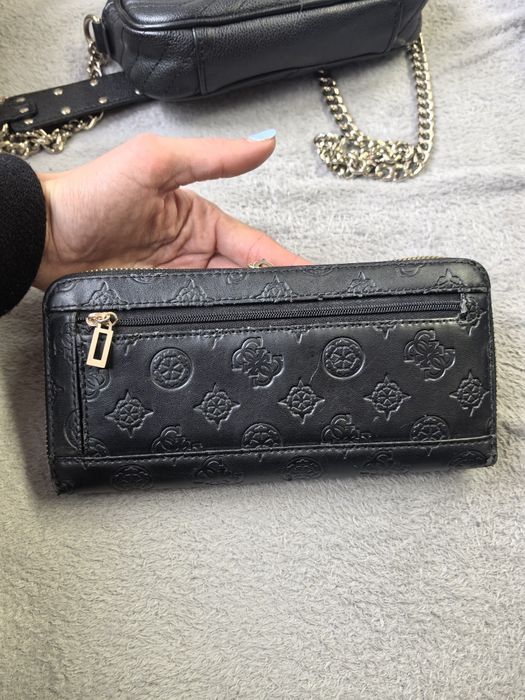 Чанта и портфейл Guess