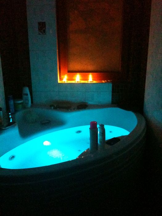 Cada cu hidromasaj pe colt