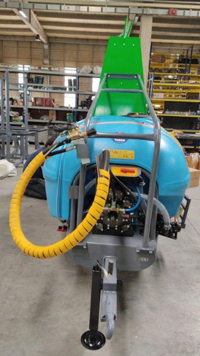 Опрыскиватель 2000 литров для сада Пирамида