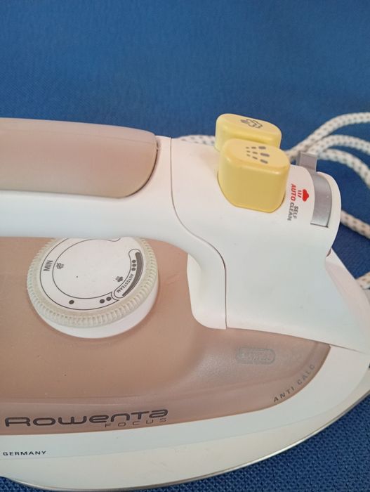 Fier de câlcat Rowenta