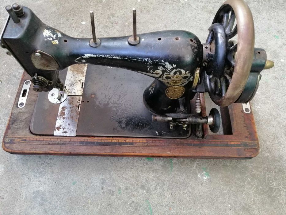 Стара немска ръчна шевна машина