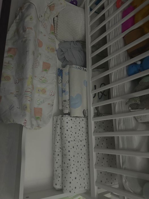 Pătuț bebelus cu sertar și saltea de cocos(lenjerii cadou)