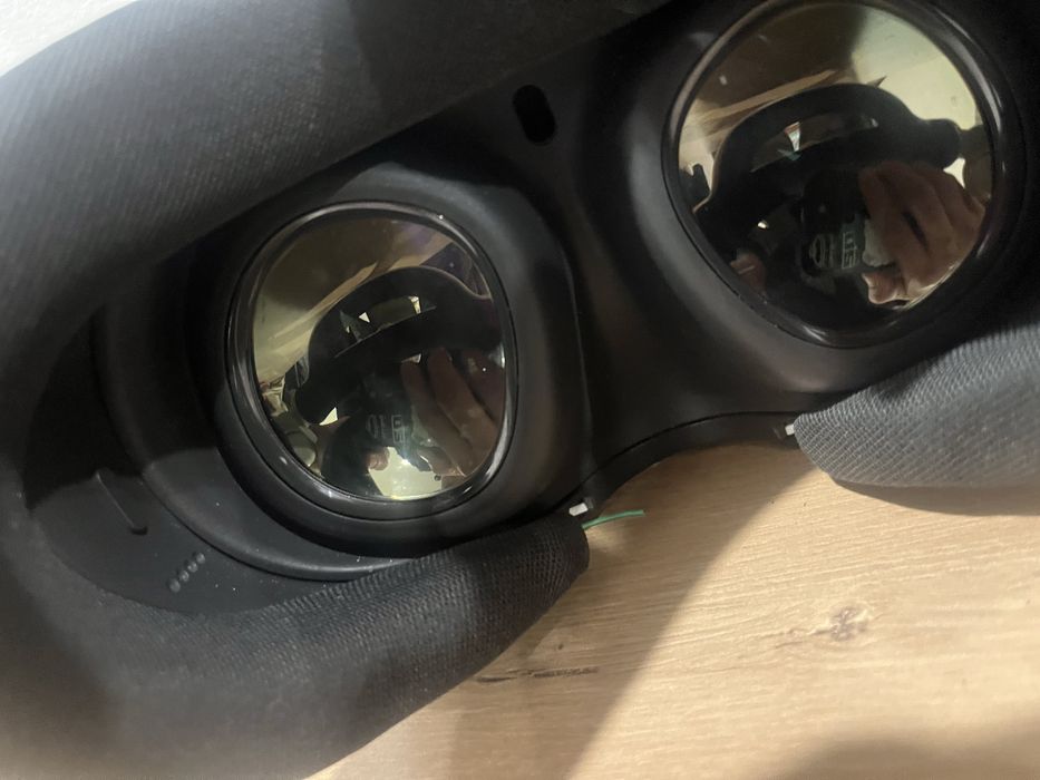 Продаю VR-очки Meta Quest 3 (Oculus Quest 3)