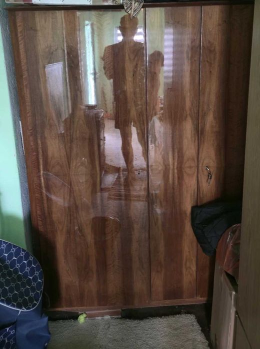 Стар, запазен и масивен гардероб