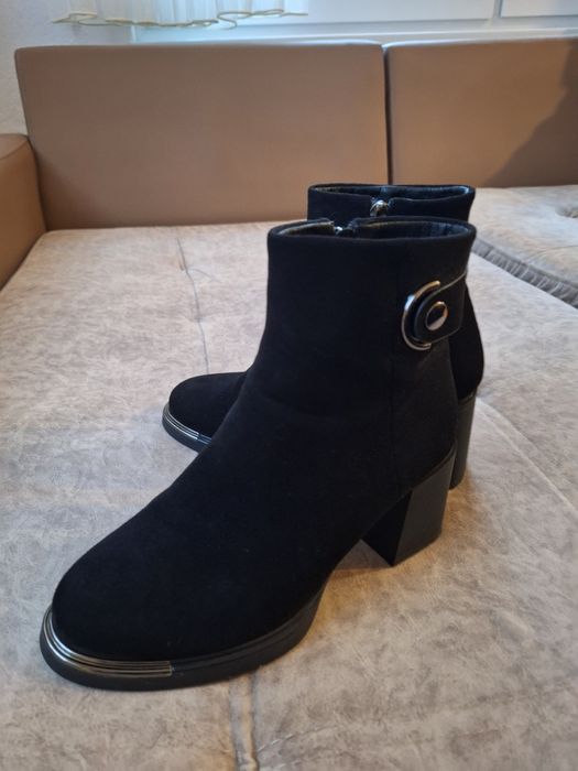 Нови черни боти с топъл хастар