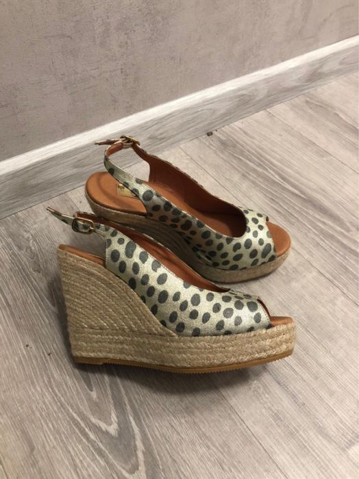 Летние босоножки ( танкетки)