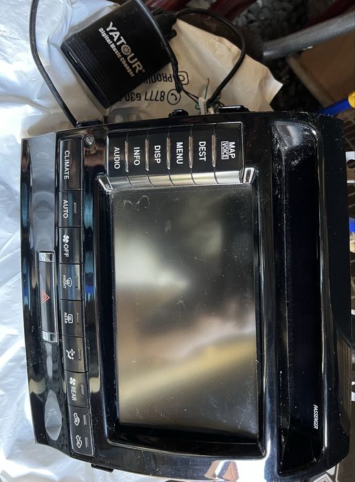 Штатное ГУ на Ленд Крузер 200