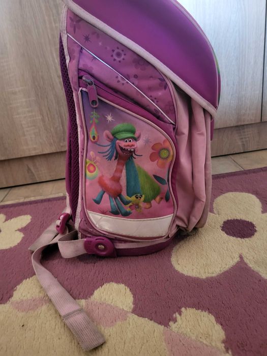 Ученическа раница тролчетата