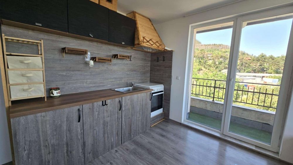 Дава се под наем Тристаен апартамент в Варна, Изгрев - 120 кв.м за 700 € - Снимка #2