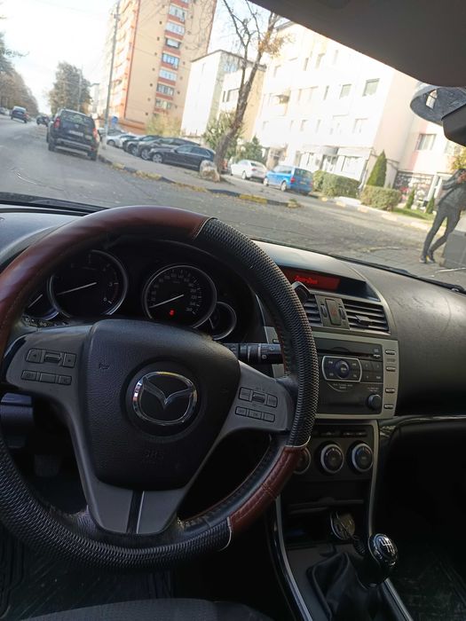 Vând mașina Mazda