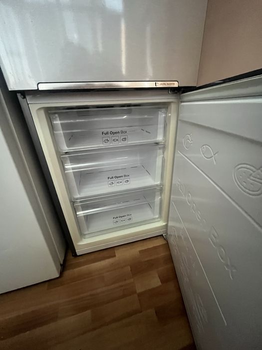 Холодильник Samsung