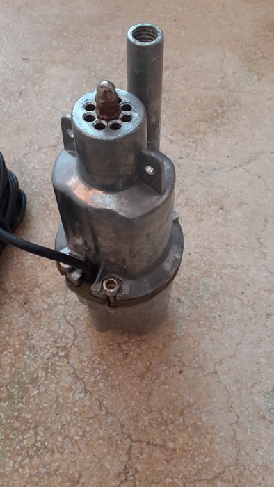 Вибрационна потопяема водна помпа