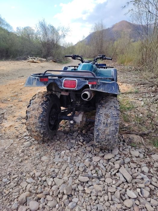 Vand sau schimb cu mașina atv hisun 400 cc 4x4